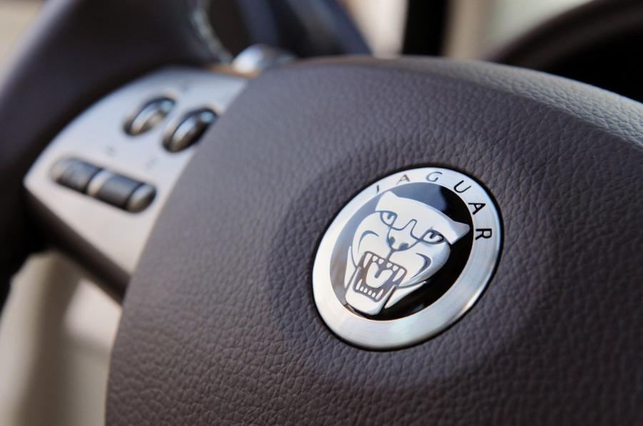  Jaguar XF Supercharged 2010 года  (фото 25 из 56)